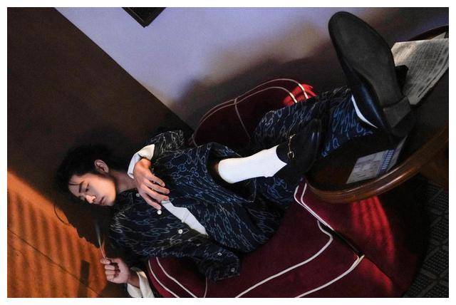 肖战登顶杂志封面,创下全品类最高纪录,低调炫耀,震撼演绎!