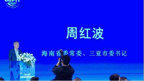 在此次活动中,荆涛董事长和蒋义书记聆听了海南省政府领导关于海南
