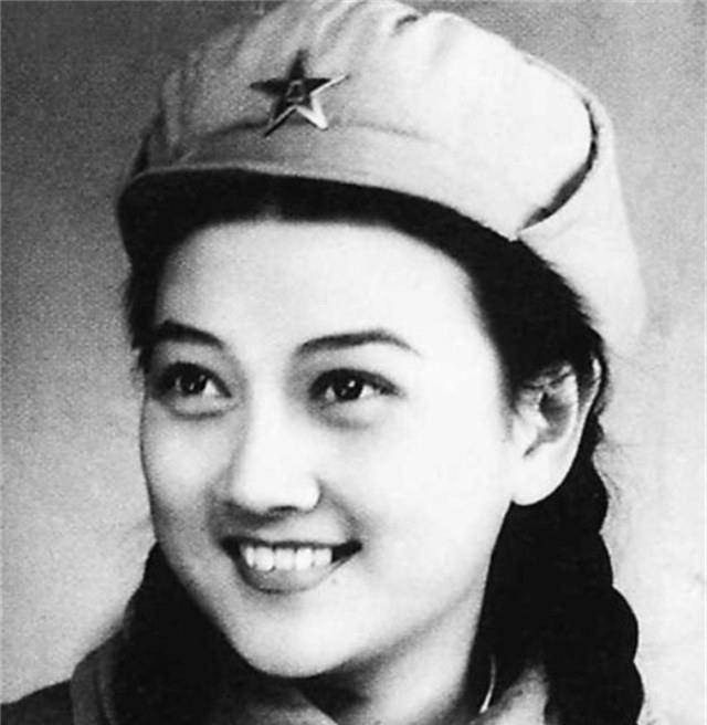 60后心中白月光,经历丧子丧夫,88岁依旧优雅坚强_儿子_演艺事业_女儿