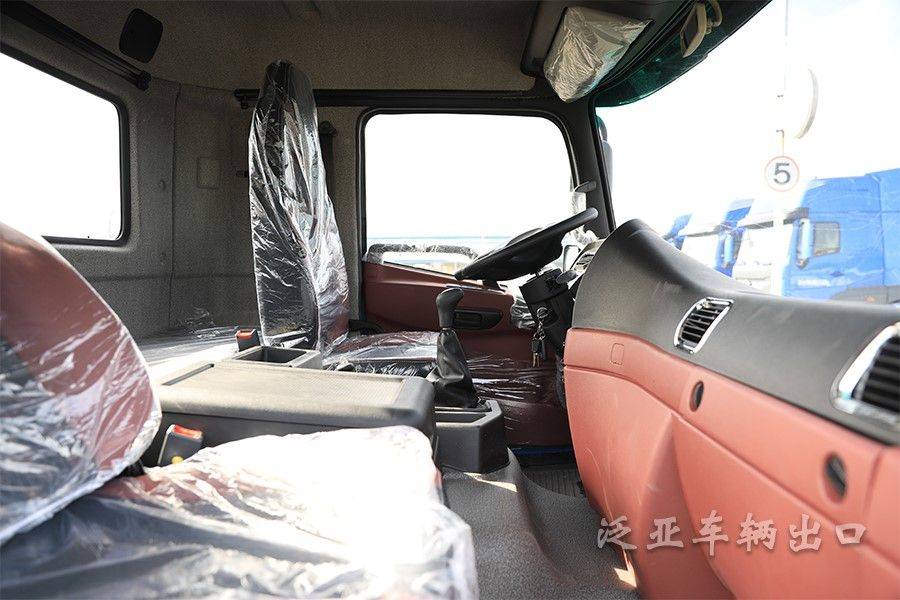 东风4x2平头越野载货车大场景底盘批量展示_搜狐汽车_搜狐网