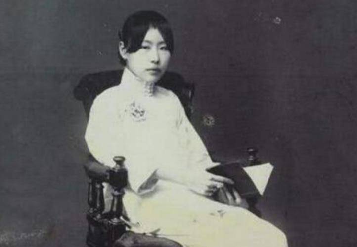 她因不育被丈夫抛弃,改嫁上将后生11子,被称作"广东之母"_莫秀英