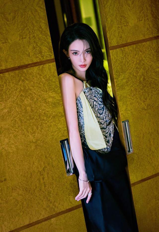 原创金晨肚兜造型太带劲黑色露背长裙妖媚吸睛可盐可甜无比惊艳