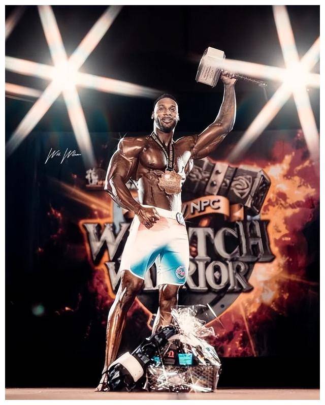 他与"未来战士"雷蒙德酷似,代表男子高个健体极致,体型引人注目,肩部