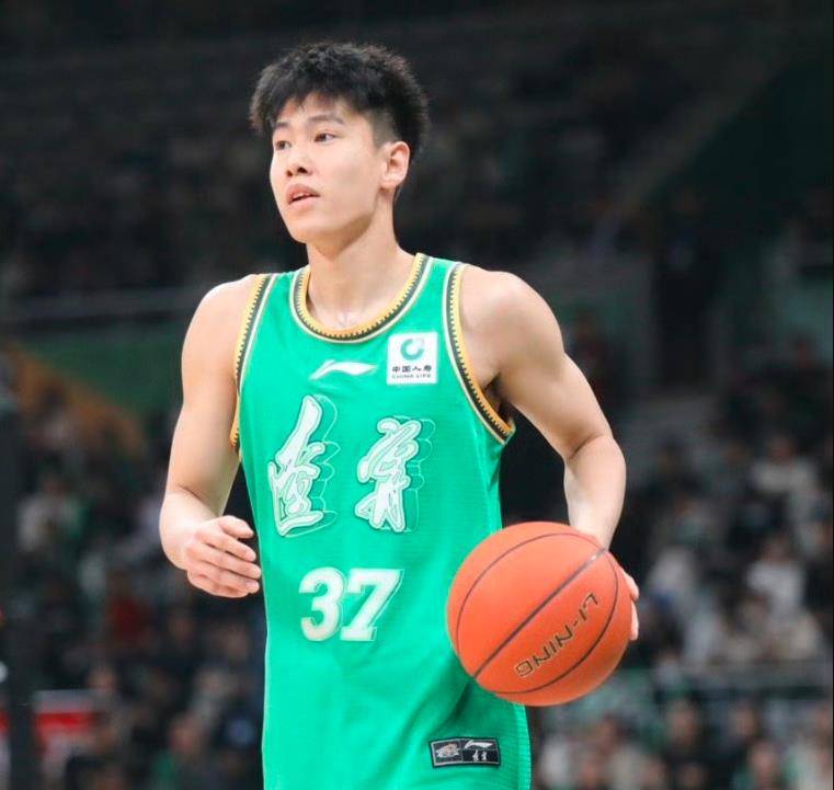 原创cba新秀表现第42轮王泉泽似微波炉杜伯超10分7板方佳晨6中1