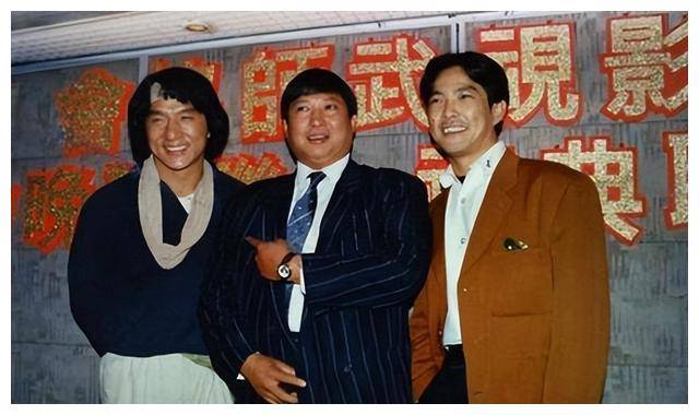 洪金宝近况揭秘,73岁红光满面,精神焕发,身旁妻子气质出众.