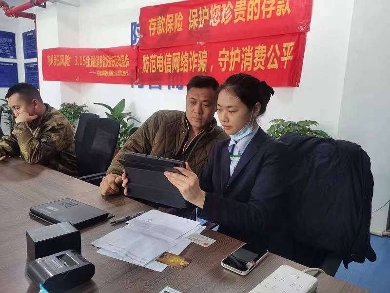 “邮”心服务，暖心农民工 (图2)