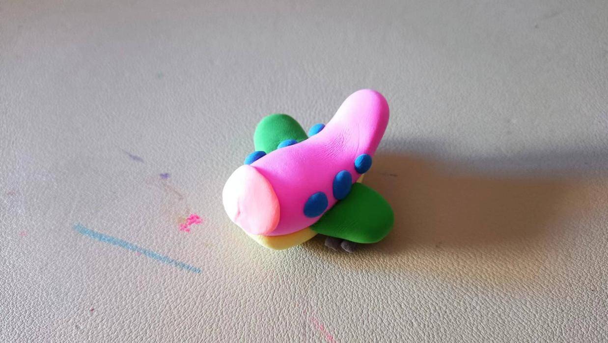 粘土手工视频:捏个简单的小飞机,步骤简单