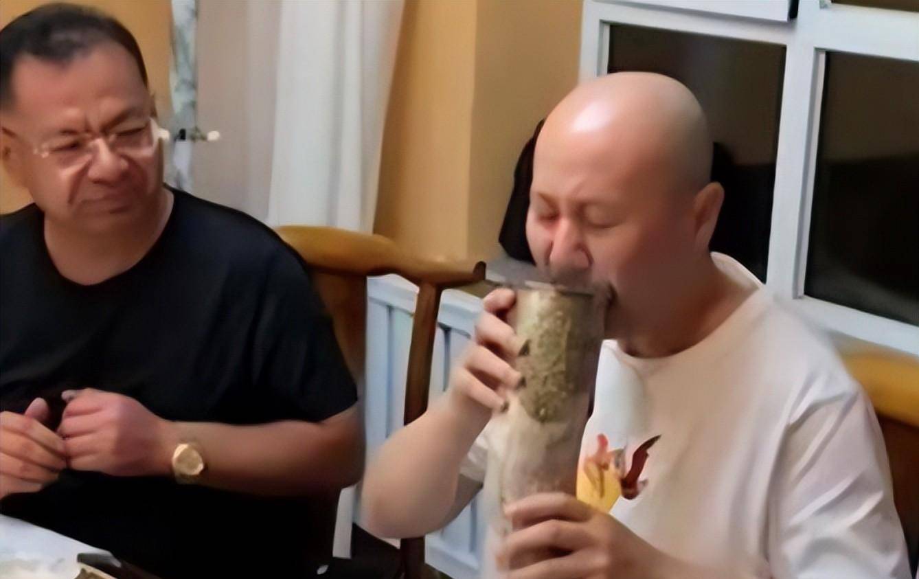 原创腾格尔喝酒败尽家产妻子要求分手50岁老年丧女他后悔了吗