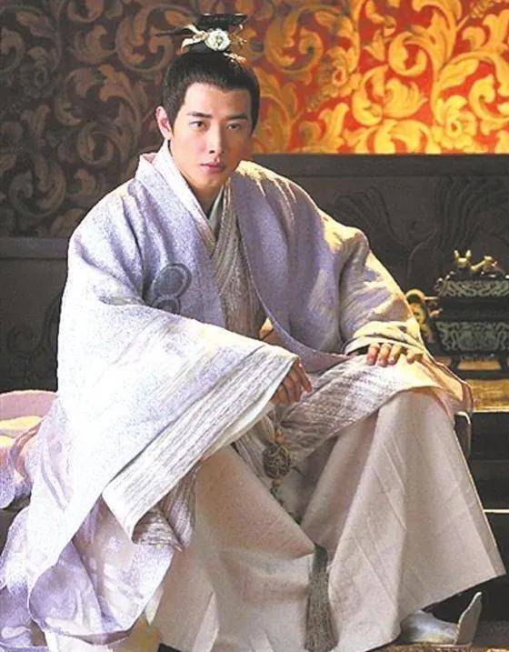 演技不算"牛掰",但很受欢迎,每个都有制胜法宝_靳东_黄轩_罗晋