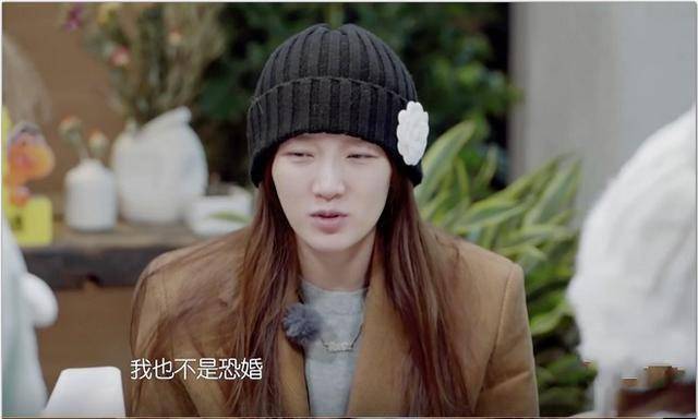 "在团综《姐姐的爱乐之程》中,歌手孟佳曾坦言:很难以想象30个姐姐,不