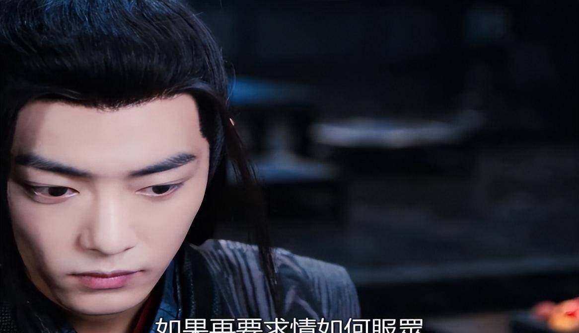 遵循一定的色系,比如金家的米白色和浅棕色,搭配相应的黑色和银色点缀