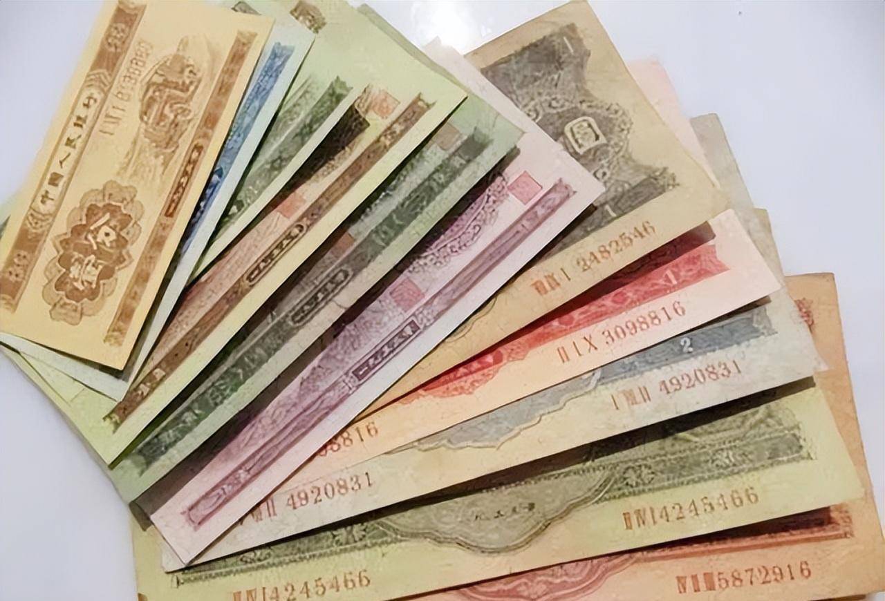 2019年湖北老人一60年前的10万股金银行看后可以兑200块