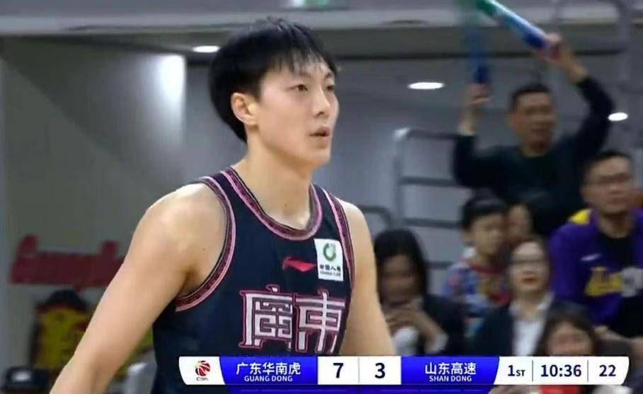 广东男篮吊打山东,周琦14 4胡明轩14分,高诗岩13 2陶汉林低迷!