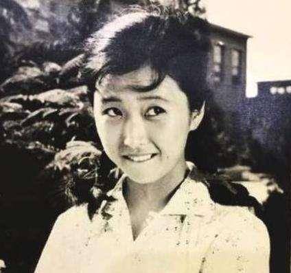 也是在这段时间里,16岁的他遇到了14岁的范旭霞