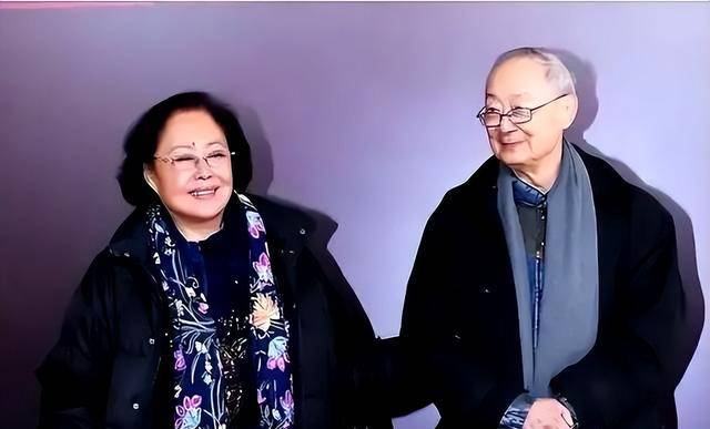74岁斯琴高娃近况:瑞士老公已去世,她垂垂老矣,依旧在国内拍戏