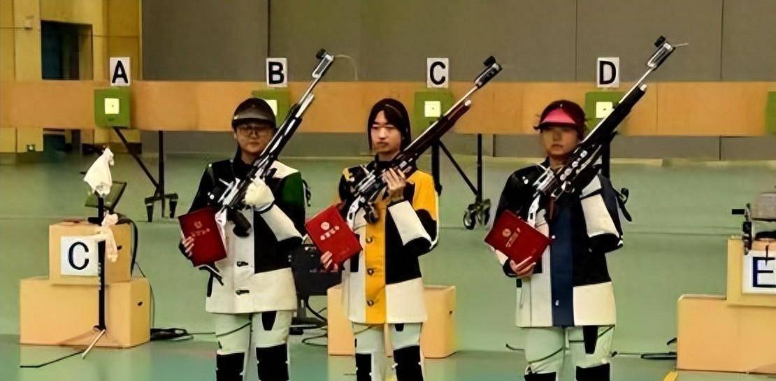 就在我们还在回味杨倩东京奥运夺金的辉煌时,黄雨婷和韩佳予这对"00后