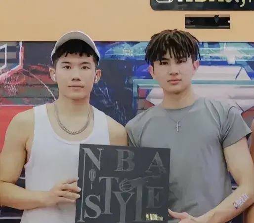 周楷恒拿着老爸的800万创立街球厂牌哪知道当这老板这么难