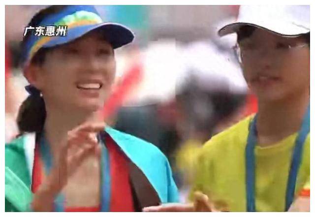 而95后的"深圳一姐"朱卿则以2小时53分08秒的成绩获得季军