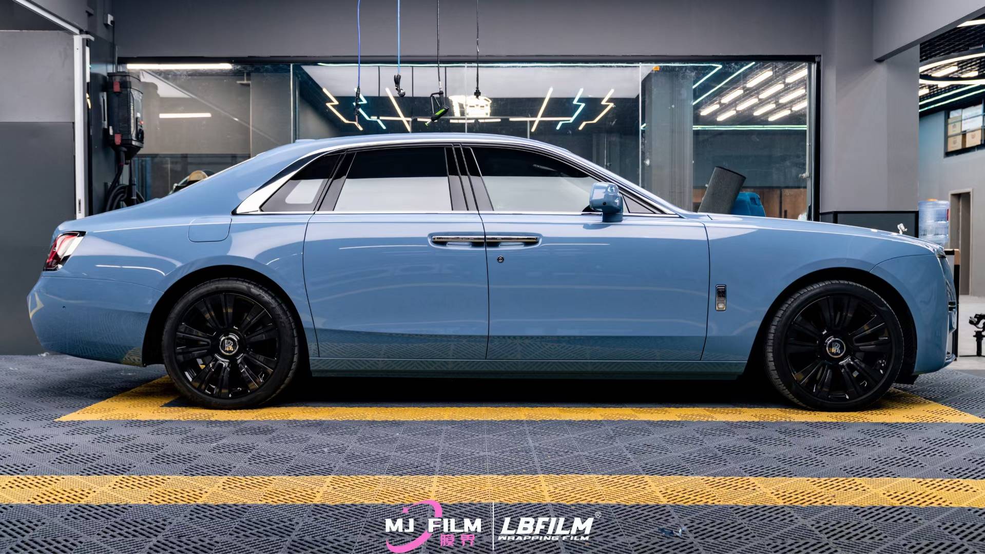 劳斯莱斯古斯特lb改色膜原厂漆瓷器蓝