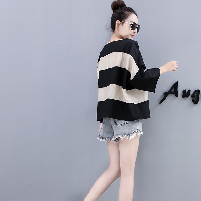 这种小衫叫娃娃衫很减龄轻松遮掩腰间肉肉显瘦又性感