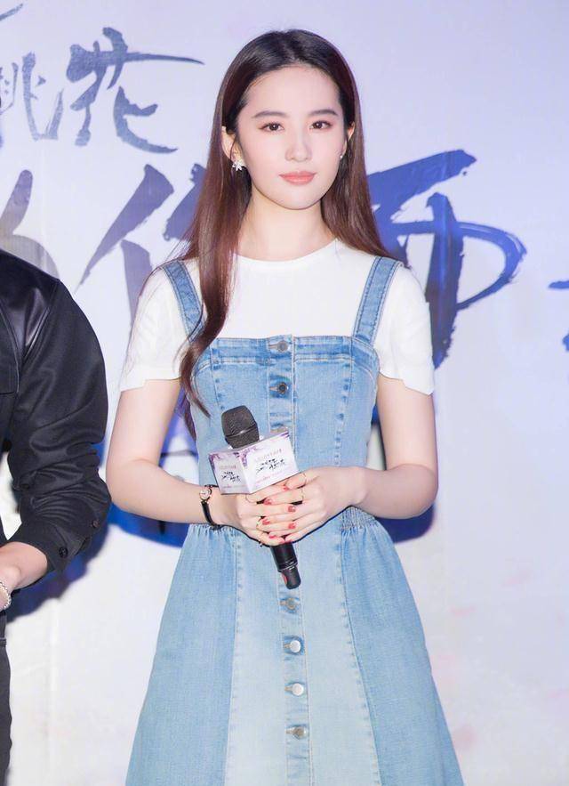 原创原创神仙姐姐刘亦菲霸气亮相尽显东方魅力日常穿搭更惊艳