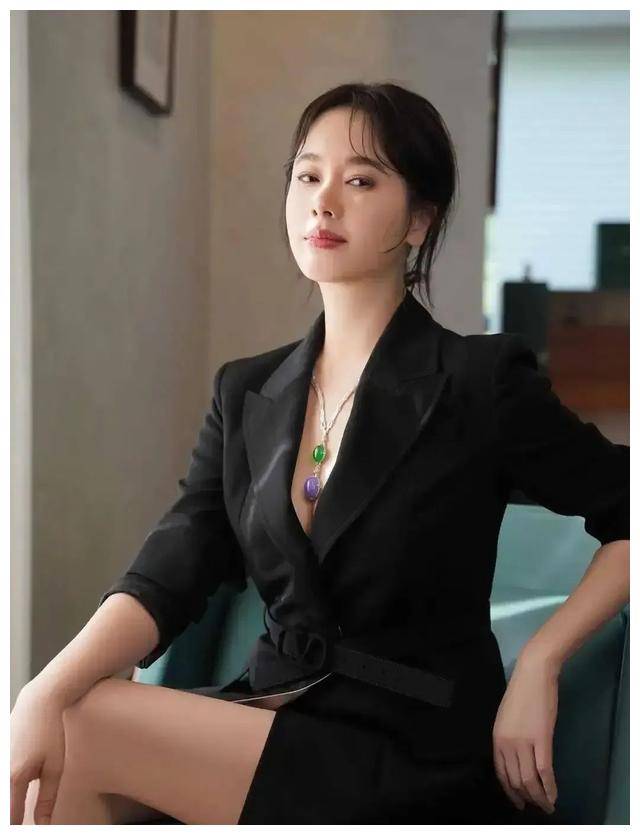 原创左小青风流成性绯闻不断身材吸睛如今魅力不减