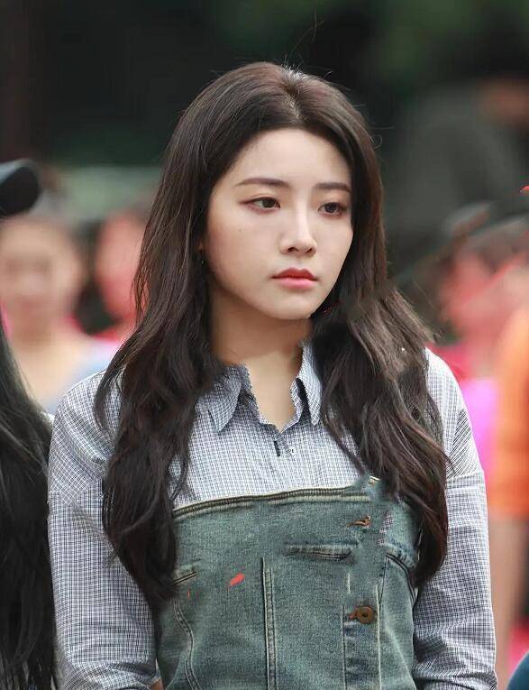 刘雨昕帅气,虞书欣甜美,谢可寅成门面担当_气质_镜头_喻言