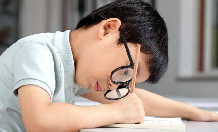 为什么国内孩子比国外孩子近视率高了一倍不止呢