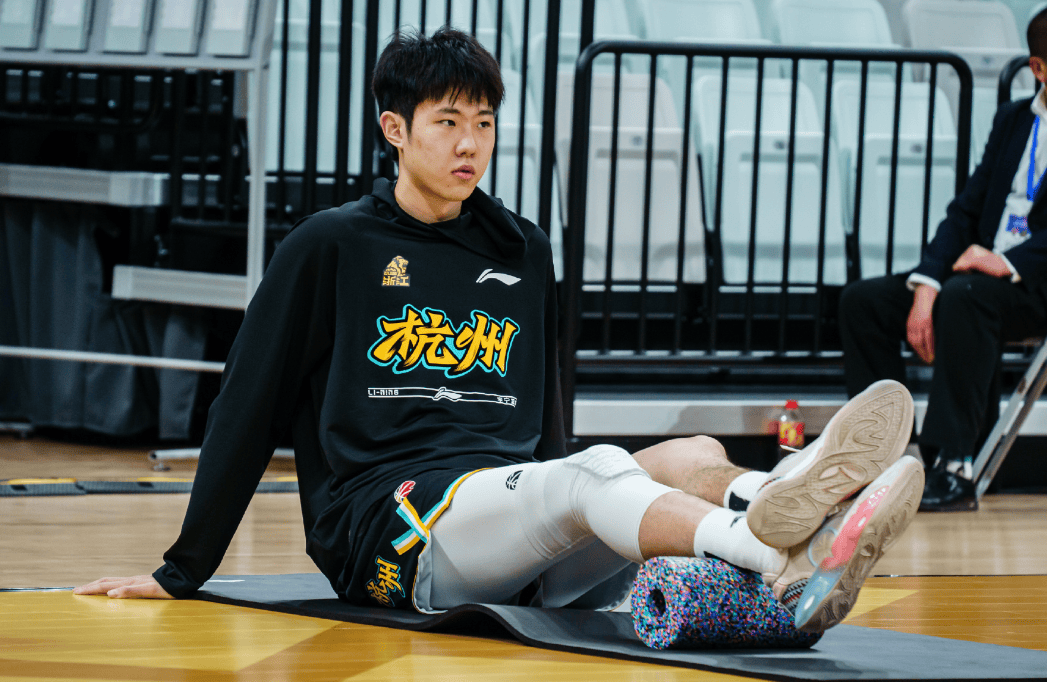 对胡金秋下黑肘!怎么想的?邹阳的这一肘,也干碎了福建的体面_广厦_比