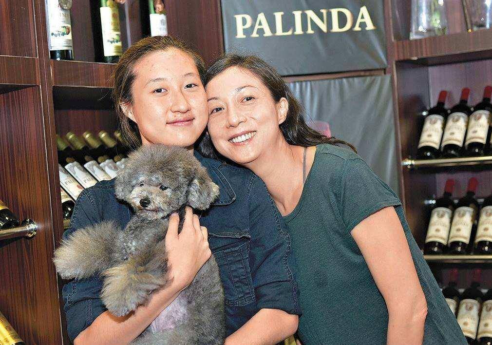 原创为小龙女争家产网曝吴绮莉想要争夺成龙家产经纪人出面否认