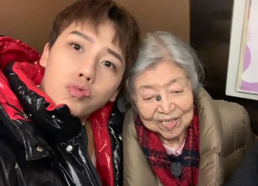 原创刘维生病入院做手术晒病床照引人担忧曾短时间内痛失三位至亲