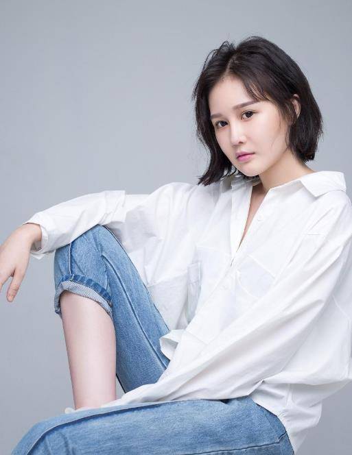 赵本山女儿球球出镜卖酒翻车后疑似再次翻车,网友质疑其卖假鞋
