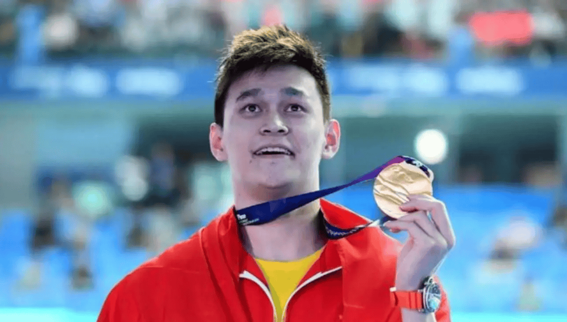 由于受到场外兴奋剂风波的影响,孙杨在他事业巅峰期被国际体育仲裁