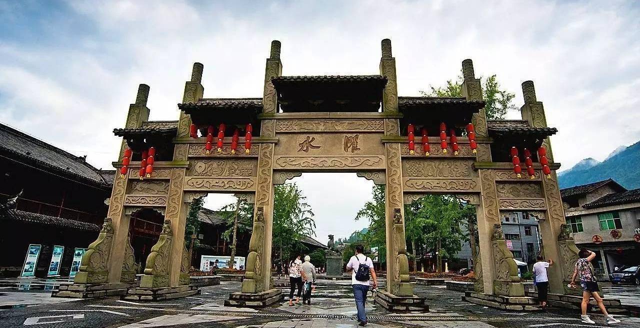 自然资源丰富,四面被山水包围,还有乌江和阿蓬江流经此地,在唐代时期