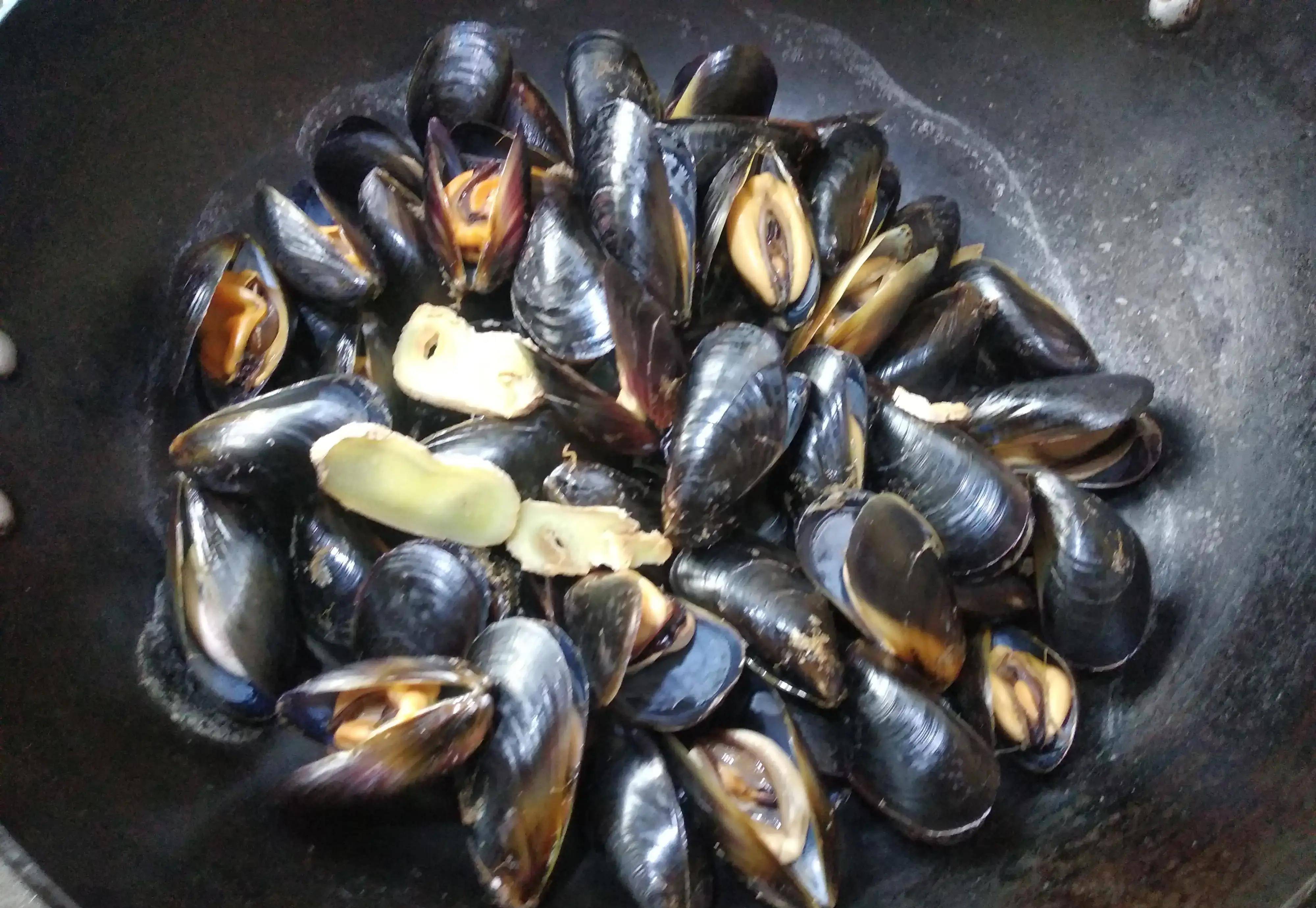 往年热销的海虹,今年为啥吃的人少了?海鲜摊贩:4个原因,很现实