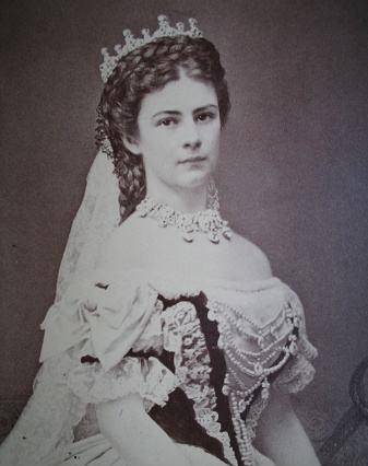 茜茜公主的姐姐:被截胡了皇后宝座,嫁得超壕丈夫却频遭不幸_海伦_家族