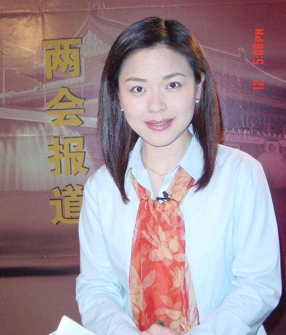 原创《凤凰卫视》主持人谢亚芳近照,超有女神范!她老公是银行职员