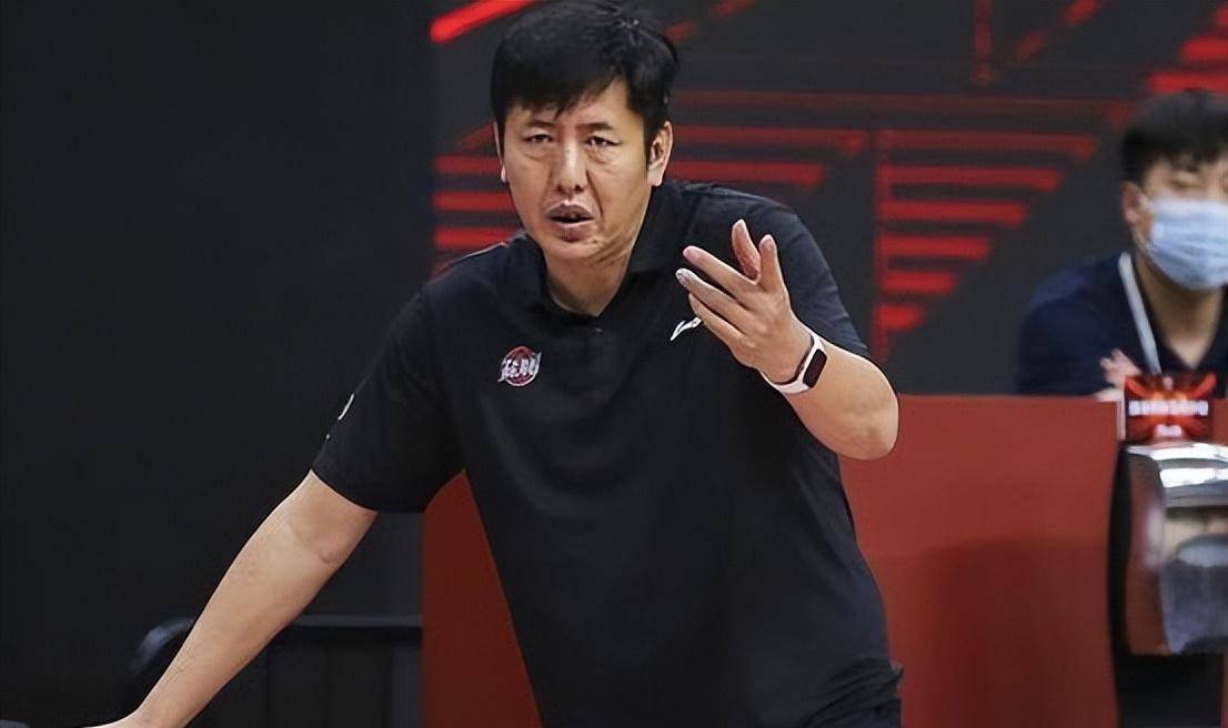 戴昊重伤报销本赛季,丁伟 外教走人,浙江队更换大外援_调整_上海男篮