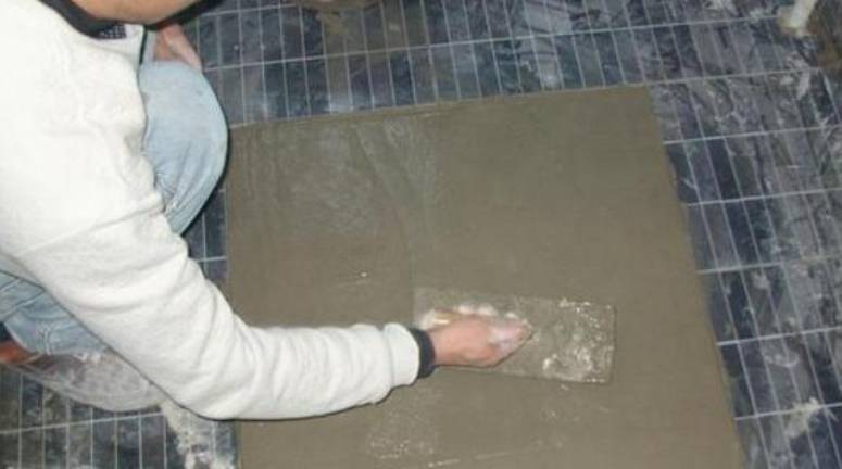 师傅的建议真好,卫生间地面这样处理后,不仅防滑效果也好_鹅卵石_地砖