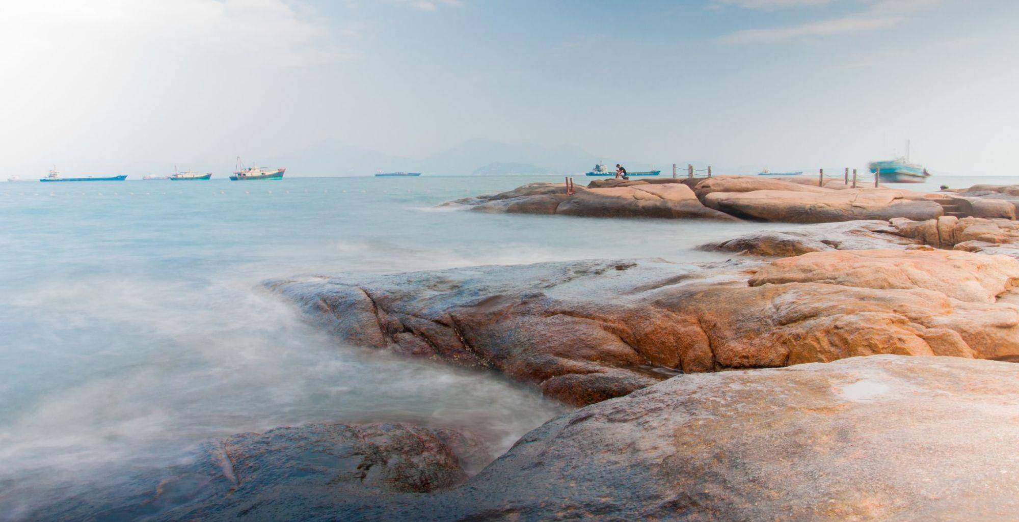外伶仃岛位于珠海市香洲区东南部海域.