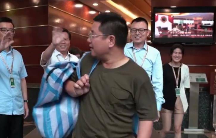 原创身家195亿的富豪假扮农民工到工地上班第一天就差点被开除