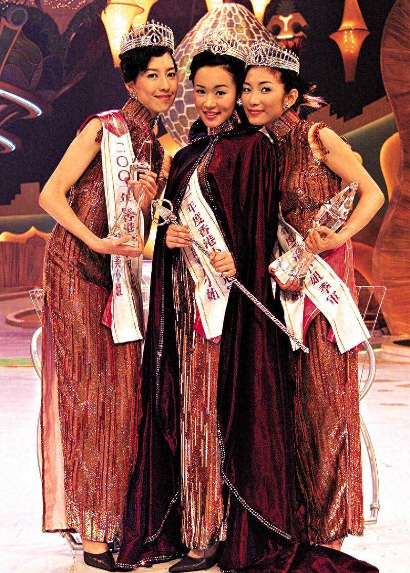 本届冠军为杨思琪(中),季军为朱凯婷(右).