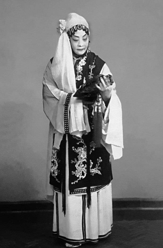 程砚秋著名的京剧大师,旦角程派创始人,位列"四大名旦"之一.程砚秋