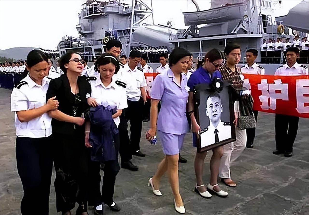 王伟牺牲21年,妻子继承遗志,儿子成海军军官,今已服役5年_阮国琴_爱情