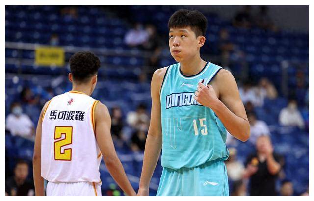 原创杨瀚森被打爆身高比周琦惊人中国篮坛涌现2米23新秀