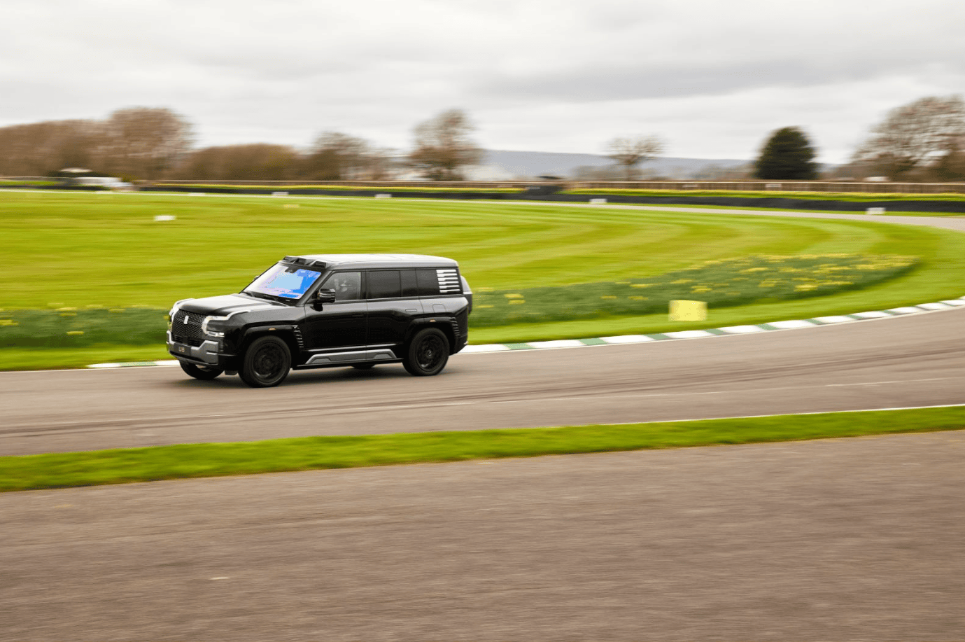 牌面拉满仰望u8亮相古德伍德赛道,保时捷法拉利迈凯伦皆在列_搜狐汽车