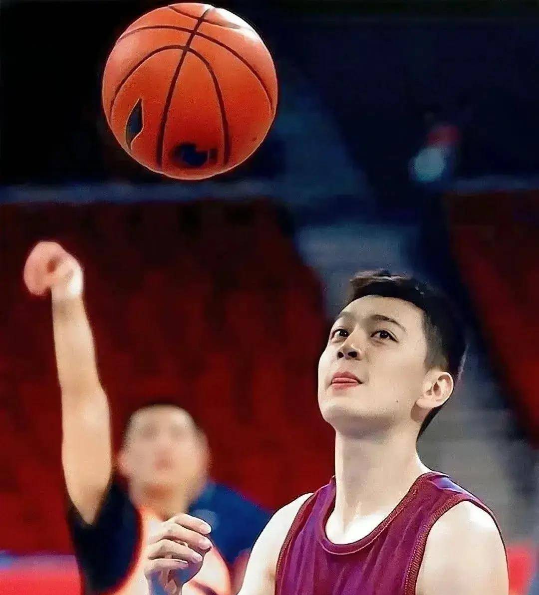 杨鸣是我们体坛颜值天花板,大家不会有意见吧!