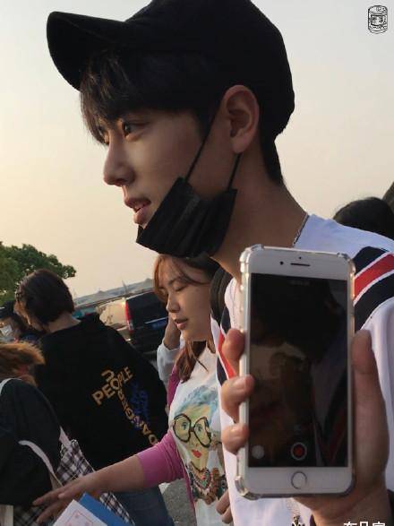 原创路人怼脸生图王一博漫画脸贵族气质看到刘亦菲真的被惊艳了