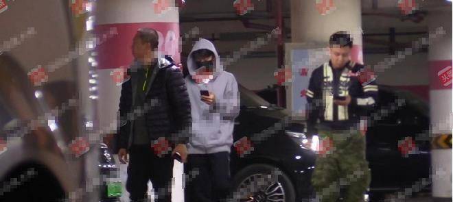 这也让王瑞子显得十分尴尬,直到黄昏时分张一山才压轴出现,不过此时