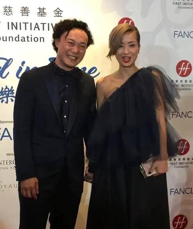 紫这部剧就是当年红边全国两岸三地的经典大剧:陈小春版《鹿鼎记》!